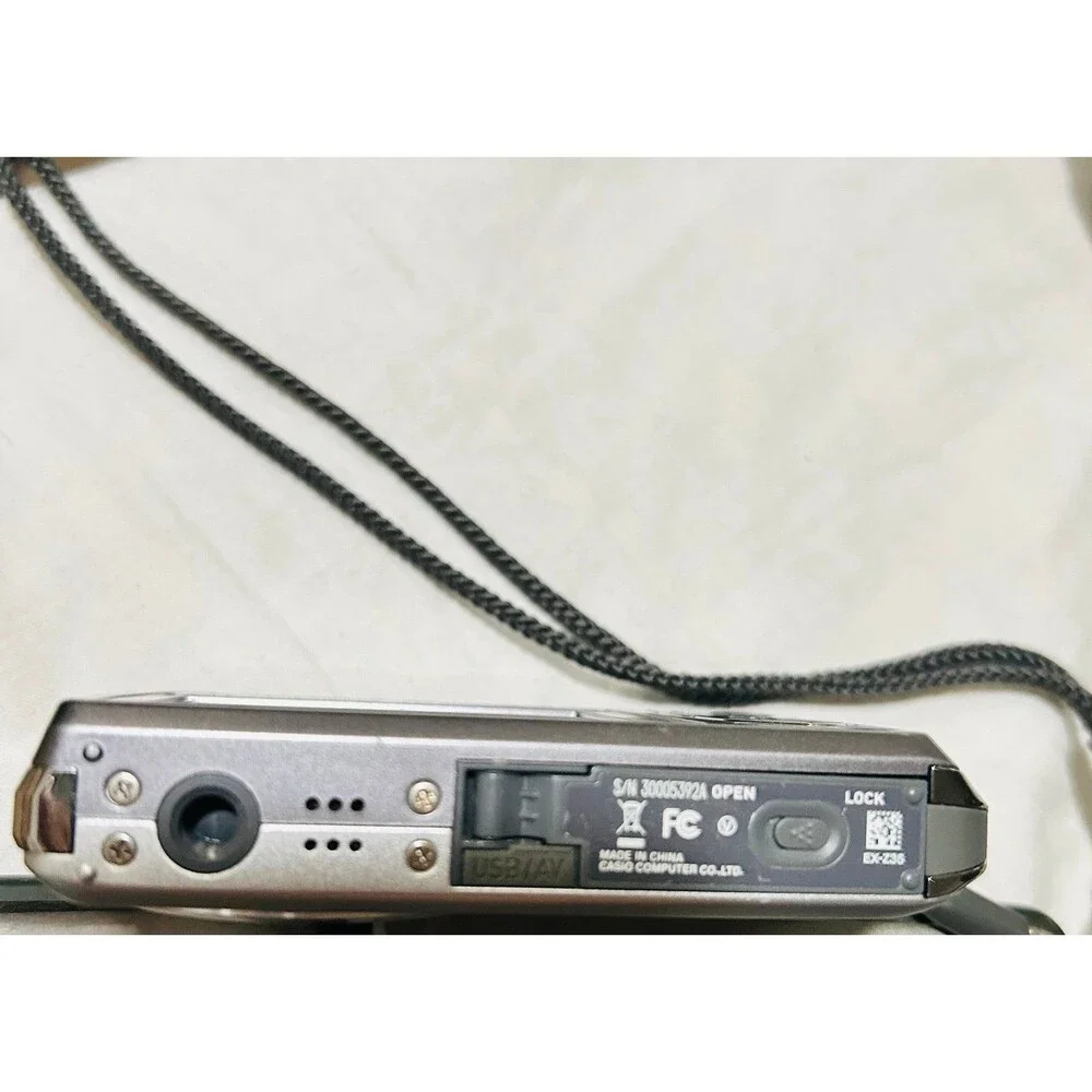 Casio Exilim EX-Z35 12.1MP Digital Camera Silver Bundle Tested Works W/Charger